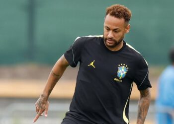 Neymar durante treino da Seleção Brasileira