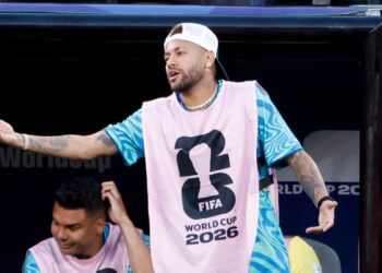 Neymar no banco em estreia do Brasil na Copa do Mundo