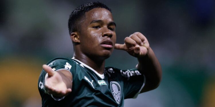 Na Copa de 2022, Endrick dava seus primeiros passos no profissional do Palmeiras