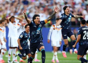 Jogadores do Paraguai comemorando classificação