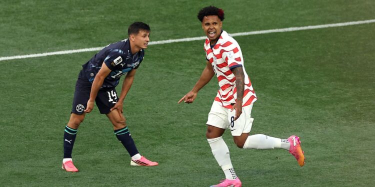 Bobadilla lamenta gol contra na Copa do Mundo