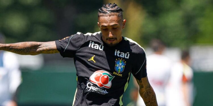 Raphinha em treino da Seleção Brasileira