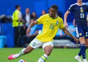 Rayan em jogo do Brasil contra a Escócia