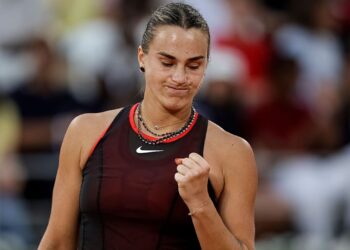 Sabalenka comemorando em Roland Garros