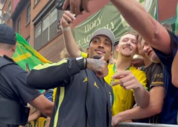 Raphinha em chegada da Seleção Brasileira