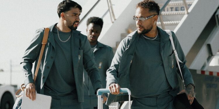 Neymar e Paquetá em chegada da Seleção Brasileira aos EUA no começo do mês