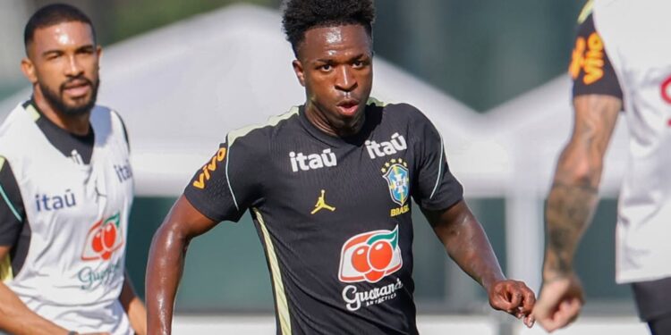 Vini Jr. em treino do Brasil