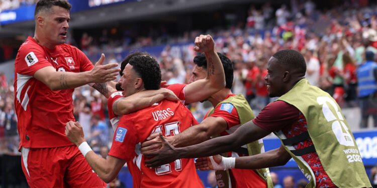 Jogadores da Suiça comemorando gol