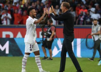Neymar e Tuchel em jogo do PSG de 2019