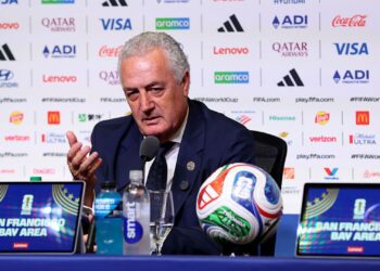 Técnico do Paraguai durante entrevista coletiva