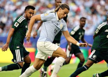 Lance do jogo entre Arábia Saudita e Uruguai
