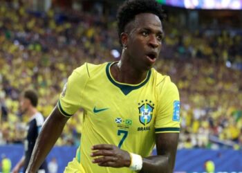 Fornecedora do VAR na Copa debocha da anulação do gol de Vini Jr na vitória do Brasil