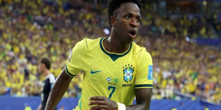 Fornecedora do VAR na Copa debocha da anulação do gol de Vini Jr na vitória do Brasil