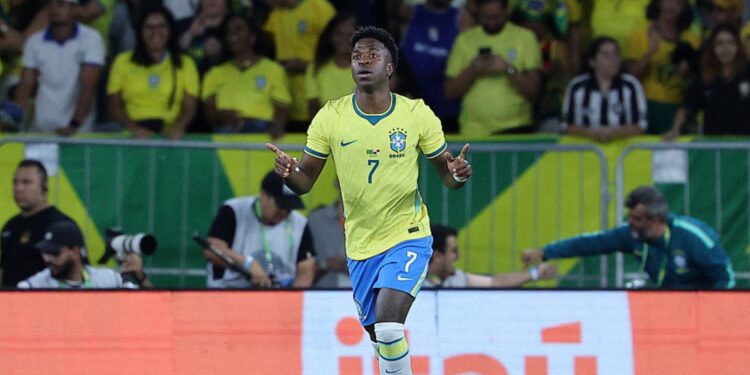 Vini Jr durante jogo da Seleção Brasileira contra o Panamá