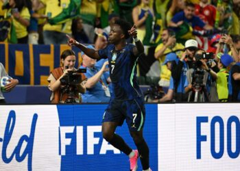 Vini Jr comemorando gol