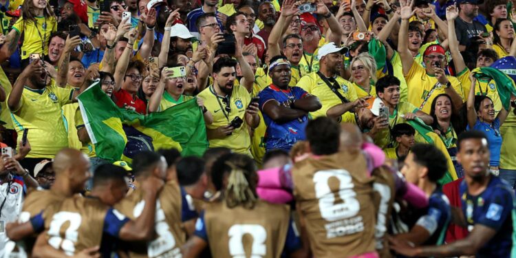 Torcedores em Brasil x Haiti