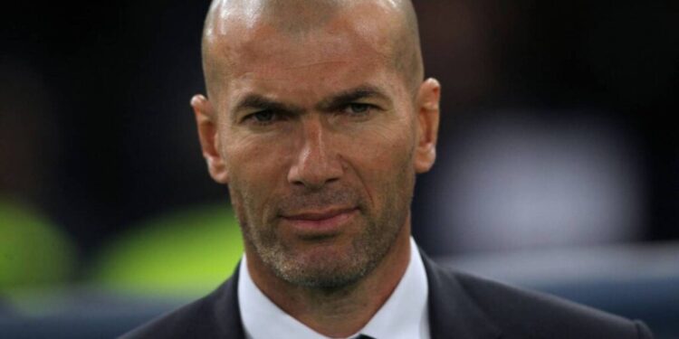 Zidane recebe apoio de Ronaldo Fenômeno para suceder Deschamps na França