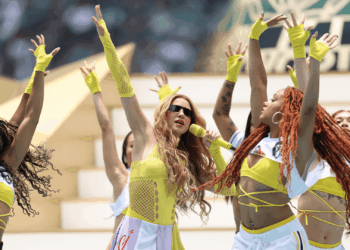 Shakira na apresenta&ccedil;&atilde;o da abertura da copa do mundo no Mexico