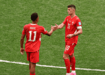 Su&iacute;&ccedil;a e Arg&eacute;lia se enfrentam na madrugada de sexta-feira, &agrave; meia-noite, a partida define quem avan&ccedil;a &agrave;s oitavas de final do Mundial.