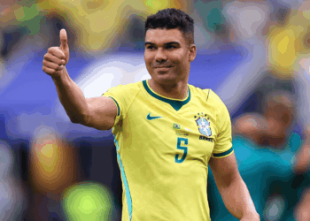 Casemiro aparece na primeira colocação do ranking da Fifa que avalia os melhores jogadores de defesa do torneio.