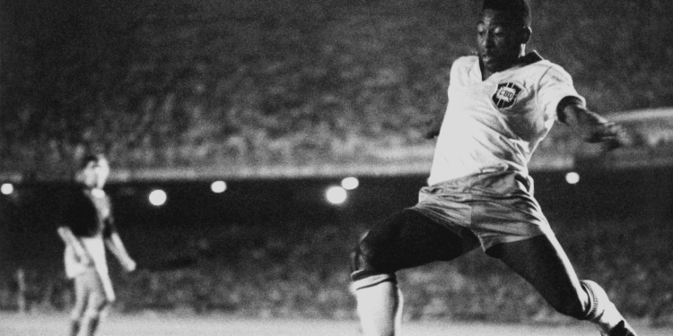 Pelé ganha homenagem com IA em projeto do Google