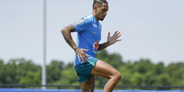 Raphinha treina no CT Columbia Park e se aproxima do retorno ao Brasil na Copa do Mundo