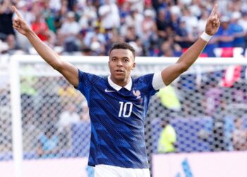 Mbapp&eacute; celebra classifica&ccedil;&atilde;o da Fran&ccedil;a e mant&eacute;m o foco no t&iacute;tulo da Copa do Mundo