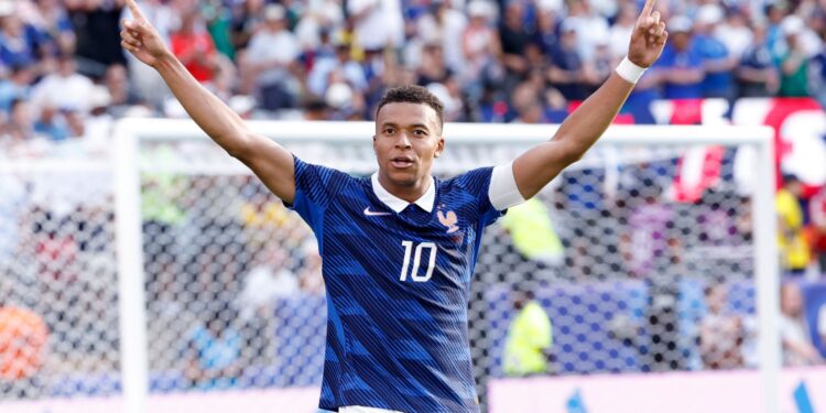 Mbappé celebra classificação da França e mantém o foco no título da Copa do Mundo