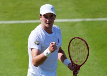 Jo&atilde;o Fonseca comemora a vaga na terceira rodada de Wimbledon