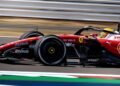 Hamilton comemora a pole da sprint em Silverstone