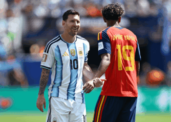 A final da Copa do Mundo entre Espanha e Argentina está movimentando as redes sociais. Com o primeiro tempo terminando em 0 a 0.