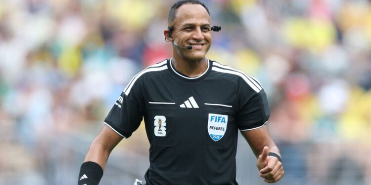 Ismail Elfath apitará Argentina x Inglaterra e tem histórico positivo em jogos de Lionel Messi