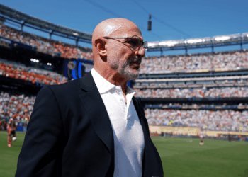 O técnico Luis de la Fuente não escondeu a emoção após a Espanha conquistar o título da Copa do Mundo.