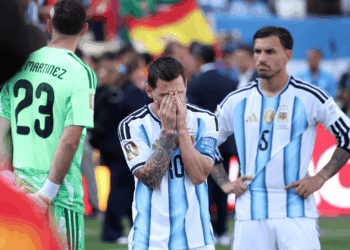 A postura dos jogadores da Argentina durante a premiação da Copa do Mundo de 2026 gerou polêmica após a derrota para a Espanha.