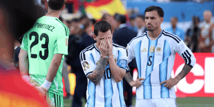 A postura dos jogadores da Argentina durante a premiação da Copa do Mundo de 2026 gerou polêmica após a derrota para a Espanha.