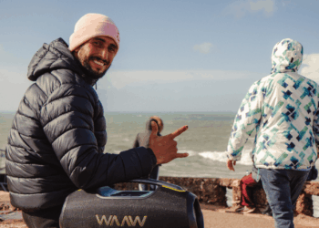 Lucas Chumbo, considerado um dos principais nomes do surf de ondas gigantes, a conex&atilde;o com outros atletas &eacute; fundamental para encarar desafios como as ondas de Nazar&eacute;, em Portugal.