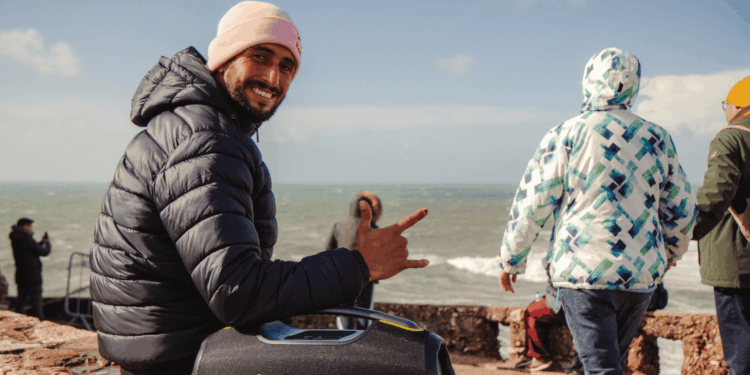 Lucas Chumbo, considerado um dos principais nomes do surf de ondas gigantes, a conexão com outros atletas é fundamental para encarar desafios como as ondas de Nazaré, em Portugal.