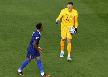 O goleiro Orlando Gill, do Paraguai respondeu às críticas de Kylian Mbappé, que acusou os paraguaios de praticarem um "futebol sujo".