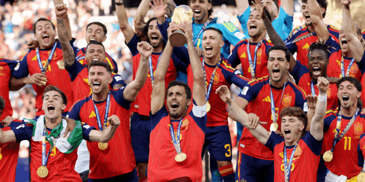 A conquista da Copa do Mundo vai render uma bolada aos jogadores da Espanha. Cada um dos 26 atletas do elenco receberá 756 mil euros.