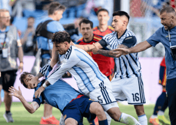 A Fifa abriu uma investigação contra a Argentina por causa da confusão protagonizada por jogadores e membros da comissão técnica.