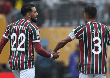 Thiago Silva está de volta e deve fazer sua reestreia pelo Fluminense. A tendência é que o zagueiro forme dupla com Freytes.
