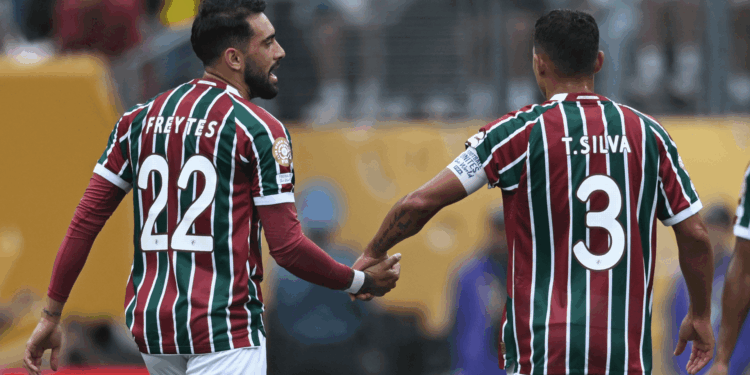 Thiago Silva está de volta e deve fazer sua reestreia pelo Fluminense. A tendência é que o zagueiro forme dupla com Freytes.