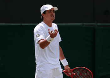 Jo&atilde;o Fonseca perdeu uma posi&ccedil;&atilde;o na atualiza&ccedil;&atilde;o do ranking da ATP, ele aparece agora na 28&ordf; coloca&ccedil;&atilde;o, com 1.710 pontos acumulados.