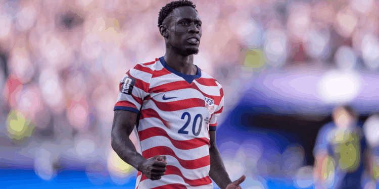A Fifa anulou a suspensão de Folarin Balogun, e o atacante está liberado para atuar nas quartas de final da Copa do Mundo de 2026.