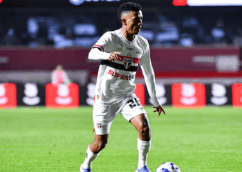 S&atilde;o Paulo foi punido pela Fifa e est&aacute; impedido de registrar novos jogadores. A multa foi pelo atraso no pagamento de Marcos Ant&ocirc;nio junto &agrave; Lazio