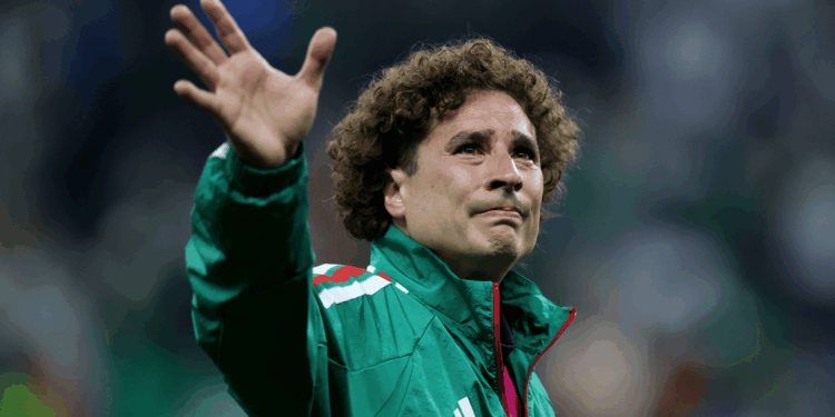 Ochoa anunciou sua aposentadoria do futebol. Aos 41 anos, o goleiro encerrou a carreira após disputar sua sexta Copa do Mundo.