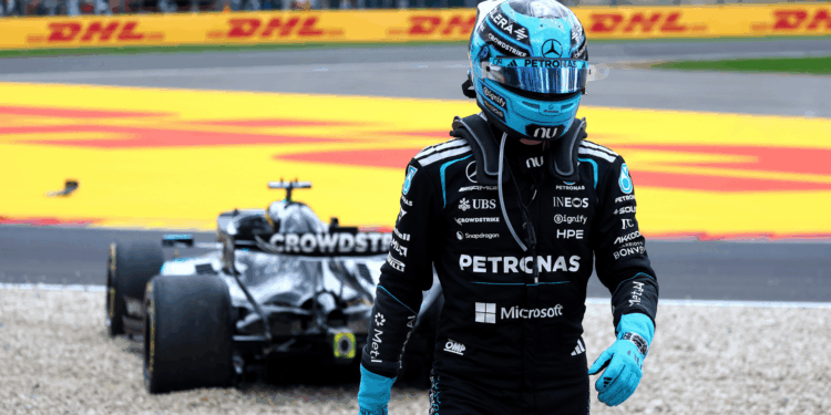 George Russell abandonou a corrida após enfrentar dificuldades ao longo das atividades em Spa-Francorchamps, a corrida ainda na primeira volta.