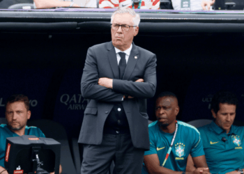 O diretor da Federação Italiana, Maldini, contou que falou com Ancelotti para discutir a possibilidade de assumir o comando da seleção da Itália.
