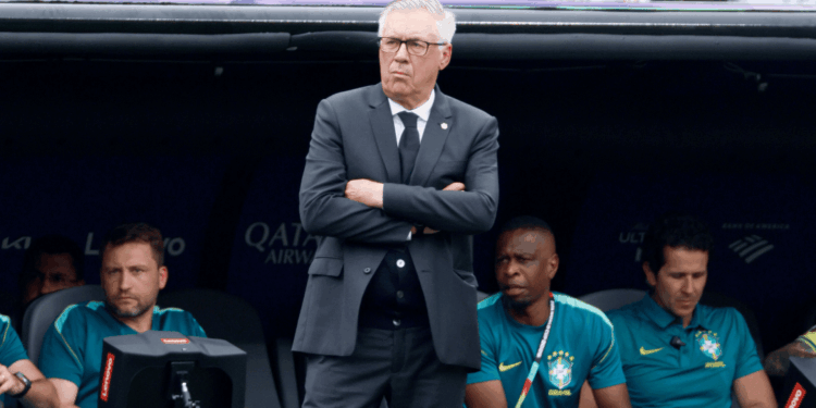 O diretor da Federação Italiana, Maldini, contou que falou com Ancelotti para discutir a possibilidade de assumir o comando da seleção da Itália.