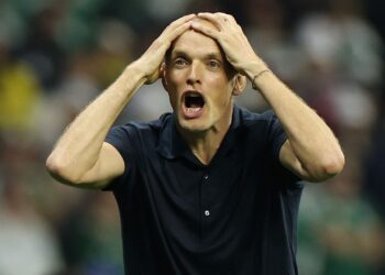 Thomas Tuchel protesta contra a arbitragem ap&oacute;s o duelo com o M&eacute;xico